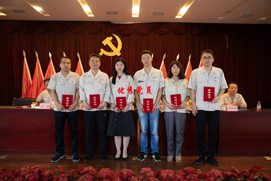 1562117333795261.jpg 优秀党员1_副本.jpg