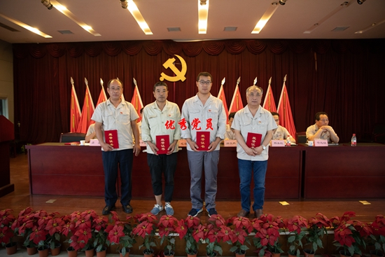 1562117343816804.jpg 优秀党员2_副本.jpg