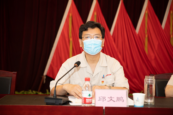 1593676492886496.jpg 邱书记主持.jpg